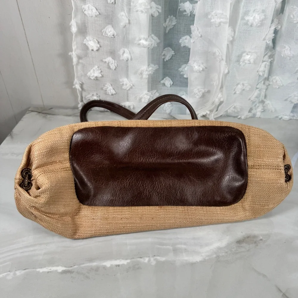 Fossil woven straw